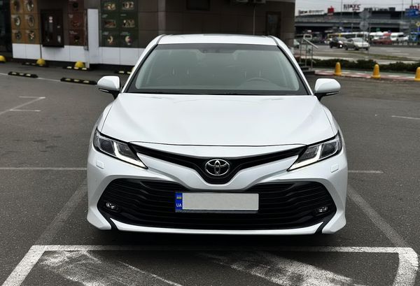 Toyota Camry V70 белая заказать на свадьбу