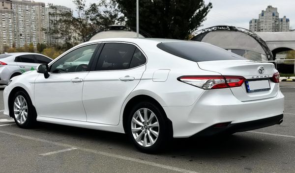 Toyota Camry V70 белая заказать на свадьбу