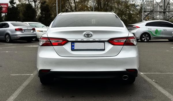 Toyota Camry V70 белая заказать на свадьбу