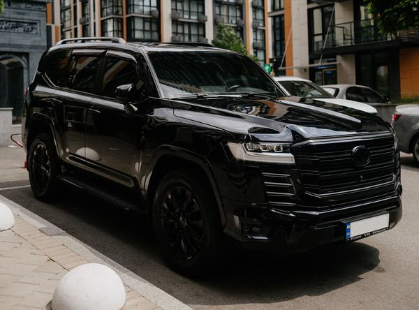 Toyota Land Cruiser 300 без водителя на прокат в КиевеToyota Land Cruiser 300 без водителя на прокат в Киеве