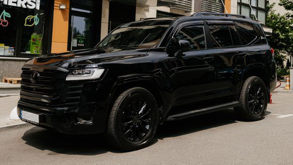 Toyota Land Cruiser 300 без водителя на прокат в КиевеToyota Land Cruiser 300 без водителя на прокат в Киеве