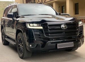 Toyota Land Cruiser 300 без водія напрокат в Києві