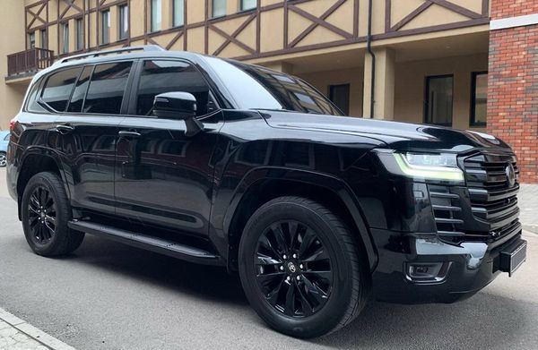 Toyota Land Cruiser 300 без водителя на прокат в КиевеToyota Land Cruiser 300 без водителя на прокат в Киеве