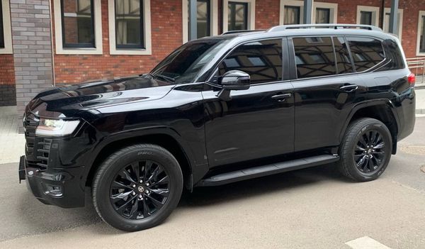 Toyota Land Cruiser 300 без водителя на прокат в КиевеToyota Land Cruiser 300 без водителя на прокат в Киеве