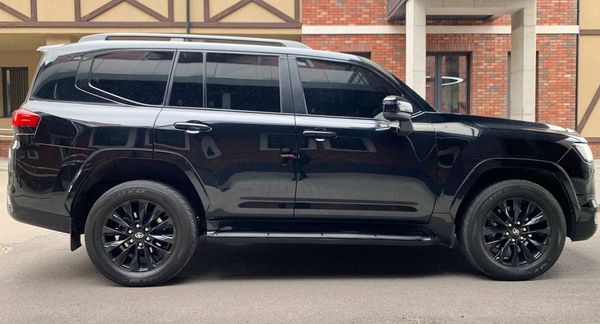 Toyota Land Cruiser 300 без водителя на прокат в КиевеToyota Land Cruiser 300 без водителя на прокат в Киеве