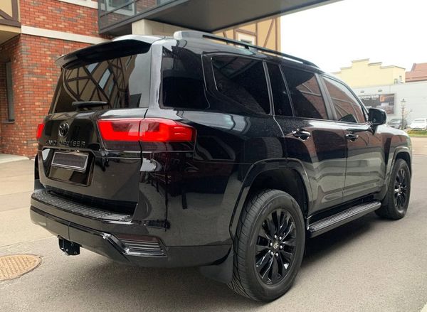 Toyota Land Cruiser 300 без водителя на прокат в КиевеToyota Land Cruiser 300 без водителя на прокат в Киеве