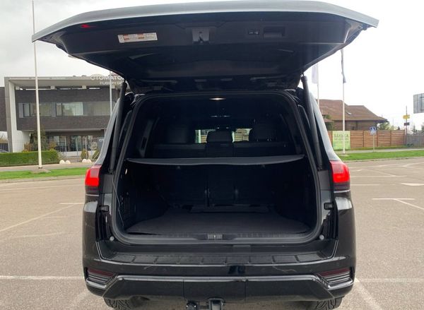 Toyota Land Cruiser 300 без водителя на прокат в КиевеToyota Land Cruiser 300 без водителя на прокат в Киеве