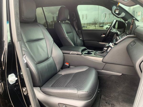 Toyota Land Cruiser 300 без водителя на прокат в КиевеToyota Land Cruiser 300 без водителя на прокат в Киеве