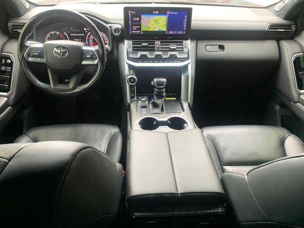 Toyota Land Cruiser 300 без водителя на прокат в КиевеToyota Land Cruiser 300 без водителя на прокат в Киеве