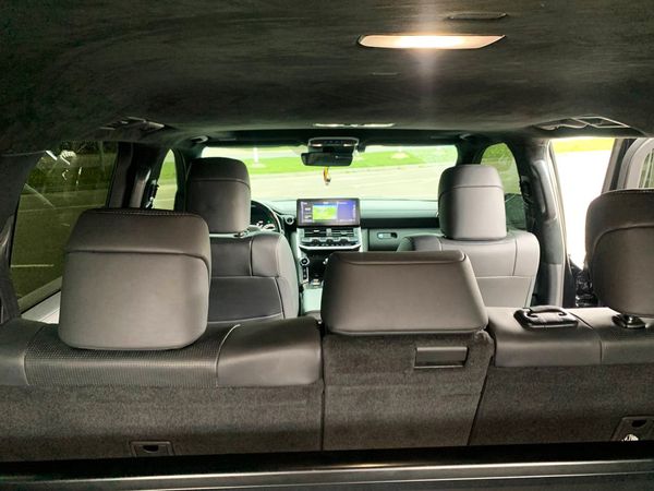 Toyota Land Cruiser 300 без водителя на прокат в КиевеToyota Land Cruiser 300 без водителя на прокат в Киеве