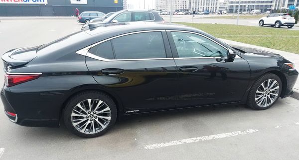 Оренда Lexus ES 250 чорний замовити авто з водієм на весілля в Києві