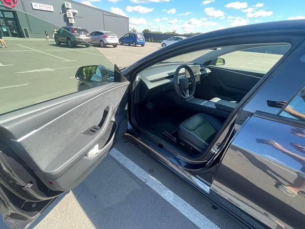 Авто на весілля Tesla Model 3 чорна з водієм Київ ціна