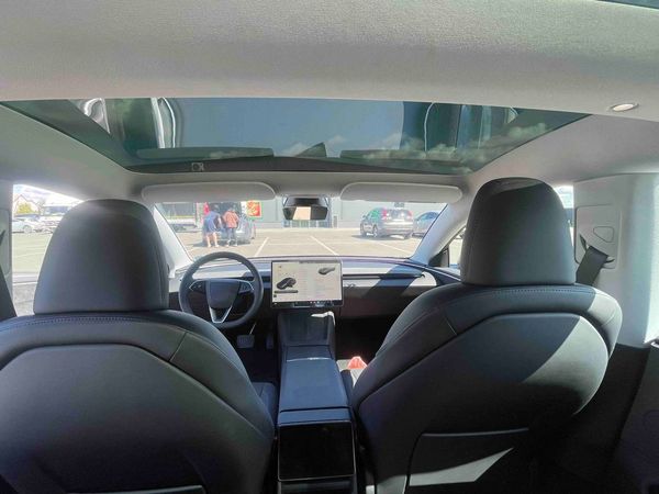 Авто на весілля Tesla Model 3 чорна з водієм Київ ціна