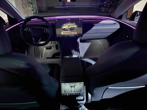 Авто на весілля Tesla Model 3 чорна з водієм Київ ціна