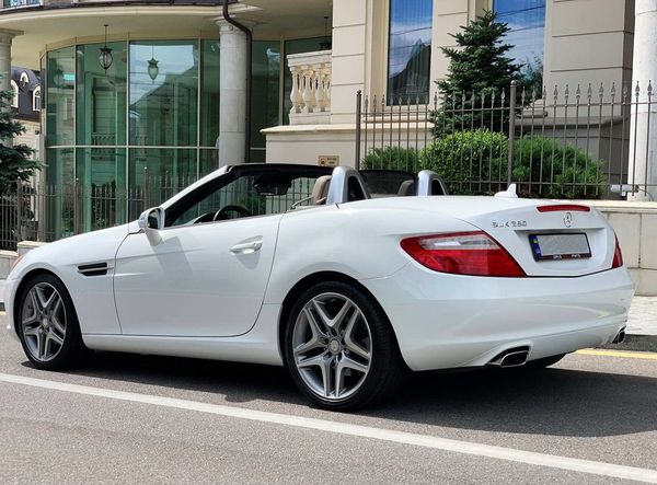 Mercedes SLK 250 белый прокат кабриолетов аренда кабриолета на свадьбу