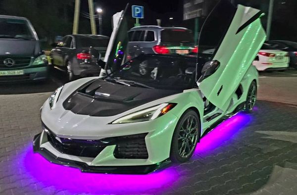 Оренда Chevrolet Corvette білий кабріолет для весілля фотосесії ціна в Києві