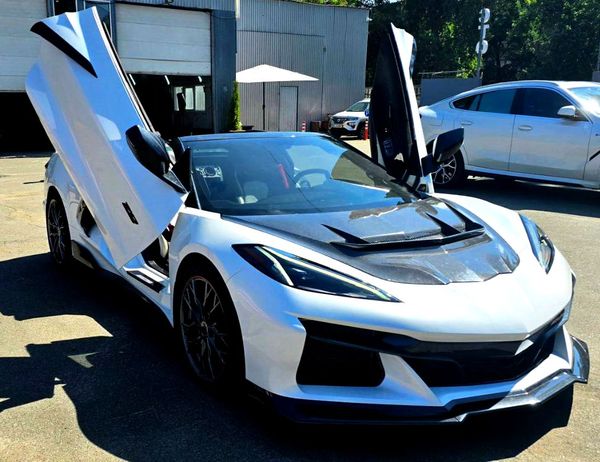 Оренда Chevrolet Corvette білий кабріолет для весілля фотосесії ціна в Києві