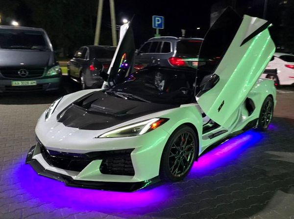 Оренда Chevrolet Corvette білий кабріолет для весілля фотосесії ціна в Києві