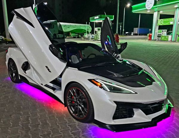 Оренда Chevrolet Corvette білий кабріолет для весілля фотосесії ціна в Києві