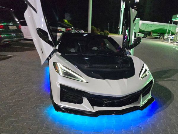 Оренда Chevrolet Corvette білий кабріолет для весілля фотосесії ціна в Києві