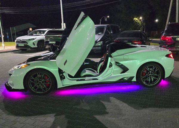 Оренда Chevrolet Corvette білий кабріолет для весілля фотосесії ціна в Києві