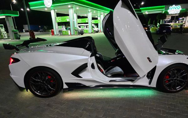 Оренда Chevrolet Corvette білий кабріолет для весілля фотосесії ціна в Києві