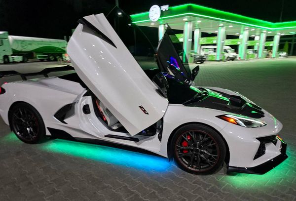 Оренда Chevrolet Corvette білий кабріолет для весілля фотосесії ціна в Києві