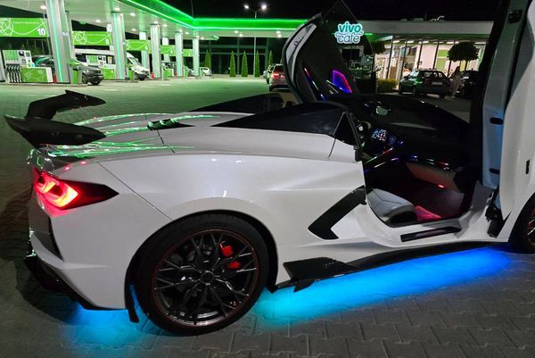 Оренда Chevrolet Corvette білий кабріолет для весілля фотосесії ціна в Києві