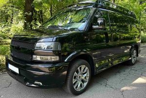 Оренда мікроавтобуса Chevrolet Express з водієм на весілля Київ
