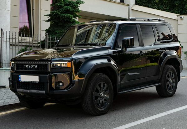 Прокат джипа Toyota Land Cruiser Prado 250 без водія з водієм на весілля