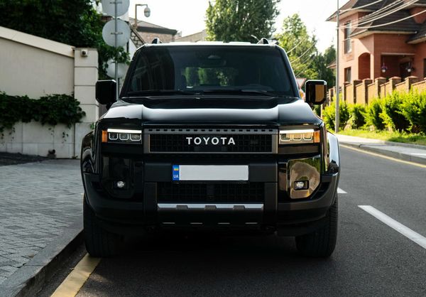 Прокат джипа Toyota Land Cruiser Prado 250 без водія з водієм на весілля