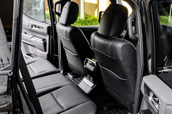 Прокат джипа Toyota Land Cruiser Prado 250 без водія з водієм на весілля