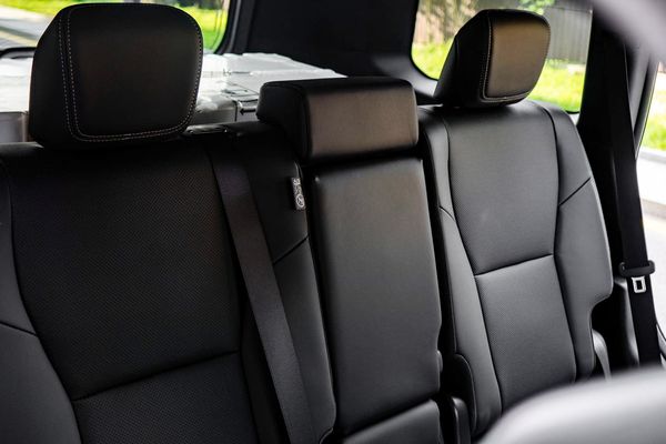 Прокат джипа Toyota Land Cruiser Prado 250 без водія з водієм на весілля