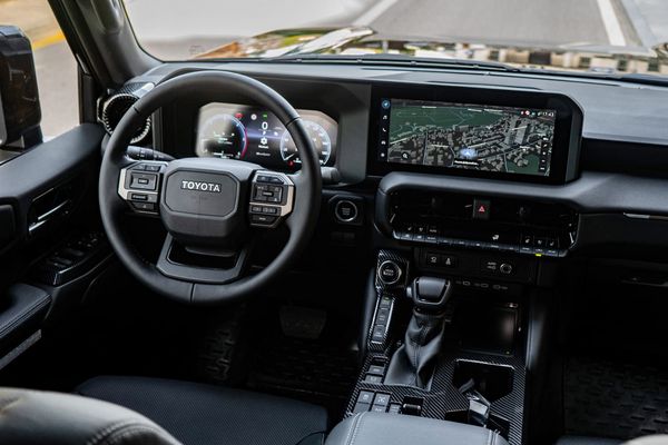 Прокат джипа Toyota Land Cruiser Prado 250 без водія з водієм на весілля