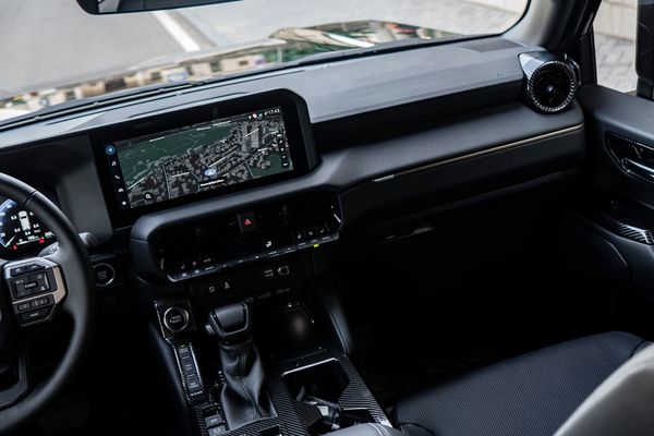 Прокат джипа Toyota Land Cruiser Prado 250 без водія з водієм на весілля