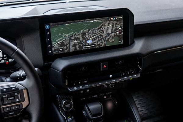 Прокат джипа Toyota Land Cruiser Prado 250 без водія з водієм на весілля