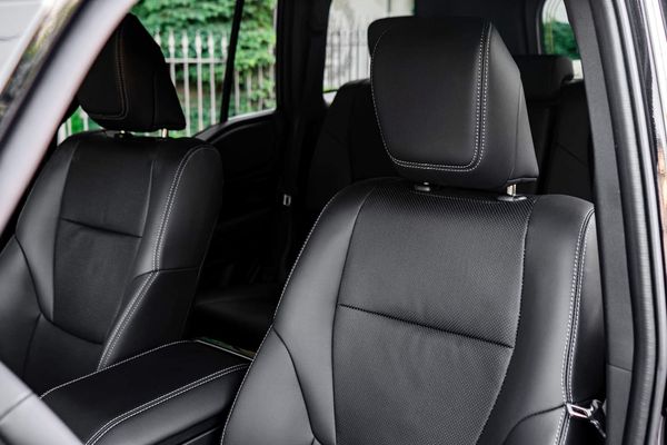 Прокат джипа Toyota Land Cruiser Prado 250 без водія з водієм на весілля