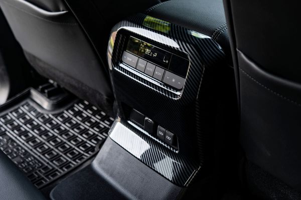 Прокат джипа Toyota Land Cruiser Prado 250 без водія з водієм на весілля