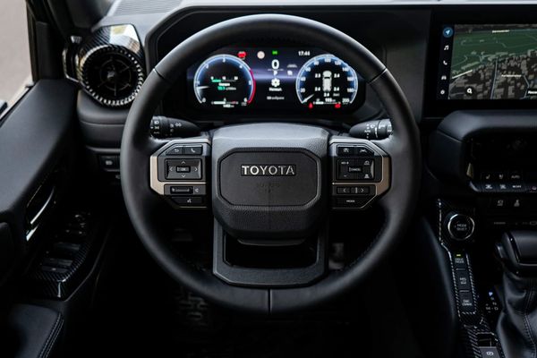 Прокат джипа Toyota Land Cruiser Prado 250 без водія з водієм на весілля