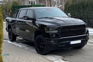 Оренда пікапа Dodge Ram Sport 1500 чорний без водія взяти на прокат