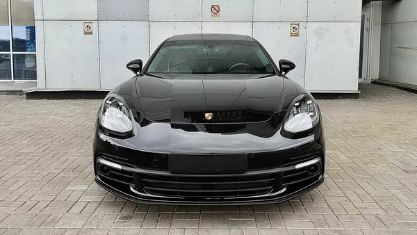 Прокат Porsche Panamera 4S E-Hybrid черная без водителя с водителем в Киеве