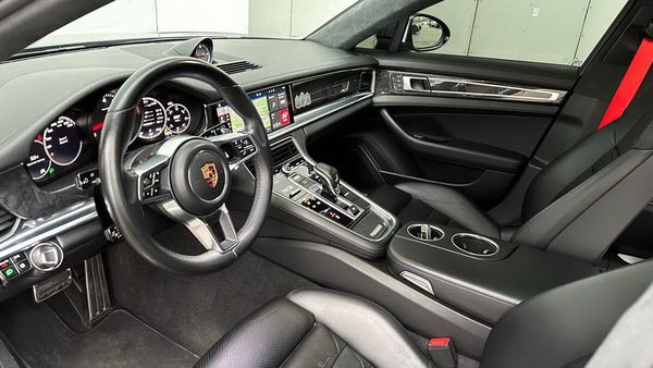 Прокат Porsche Panamera 4S E-Hybrid черная без водителя с водителем в Киеве