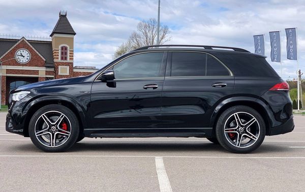 Позашляховик Mercedes Benz GLE 200 з замовити на весілля прокат без водія Київ