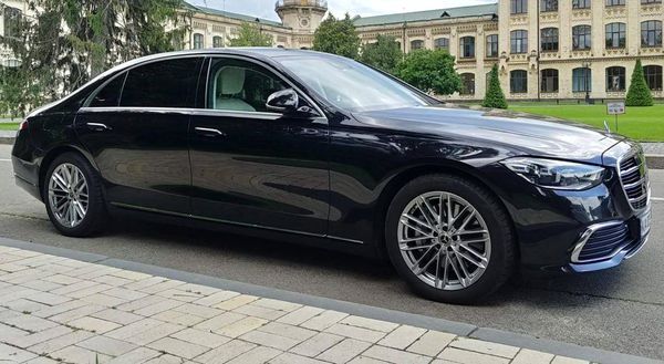 Mercedes-Benz W223 S-Class оренда мерседес з водієм на весілля