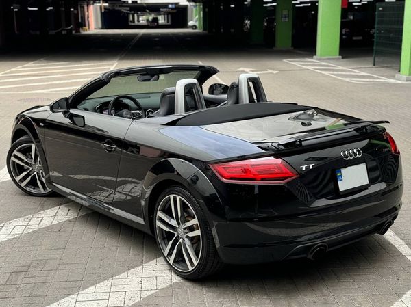 Audi TT S-line Quttro чорний замовити кабріолет з водієм на зйомки фотосесію