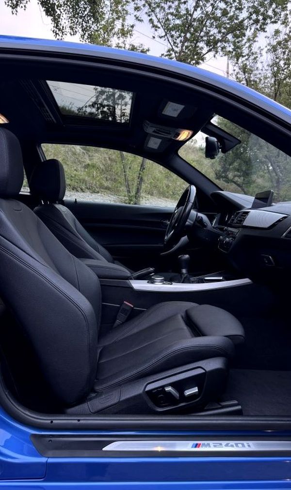 BMW 240i синя з водієм на фотосесію зйомки оренда Київ