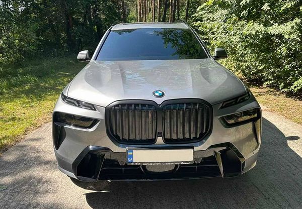 Оренда позашляховик BMW X7 сірий з водієм на весілля Київ