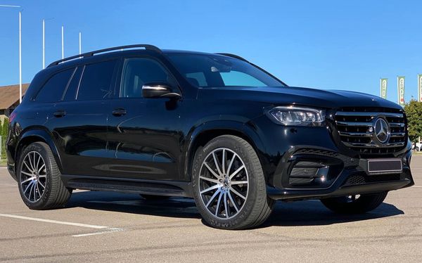 Позашляховик Mercedes Benz Gls AMG 400 прокат оренда з водієм