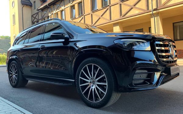 Позашляховик Mercedes Benz Gls AMG 400 прокат оренда з водієм