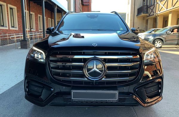 Позашляховик Mercedes Benz Gls AMG 400 прокат оренда з водієм